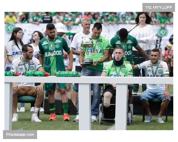 沙佩科恩斯替补门将福尔曼空难幸存，见证球队回归