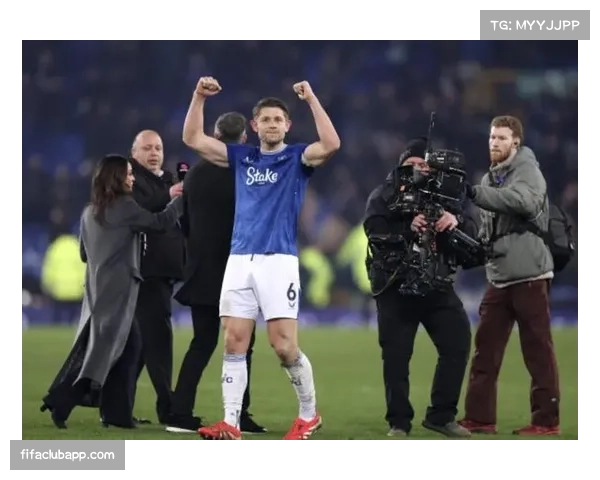 埃弗顿定位球进攻中利用身高优势 塔尔科夫斯基多次制造威胁 埃弗顿定位球进攻中利用身高优势 塔尔科夫斯基多次制造威胁